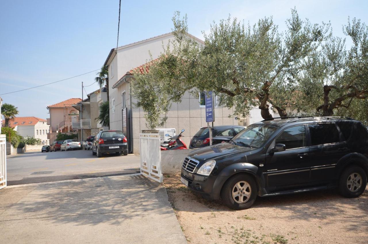 Apartment And Rooms Mrkovic Vodice Exteriör bild
