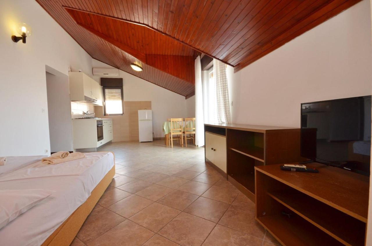 Apartment And Rooms Mrkovic Vodice Exteriör bild