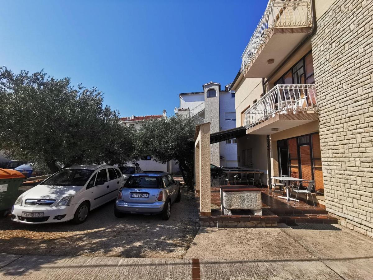 Apartment And Rooms Mrkovic Vodice Exteriör bild