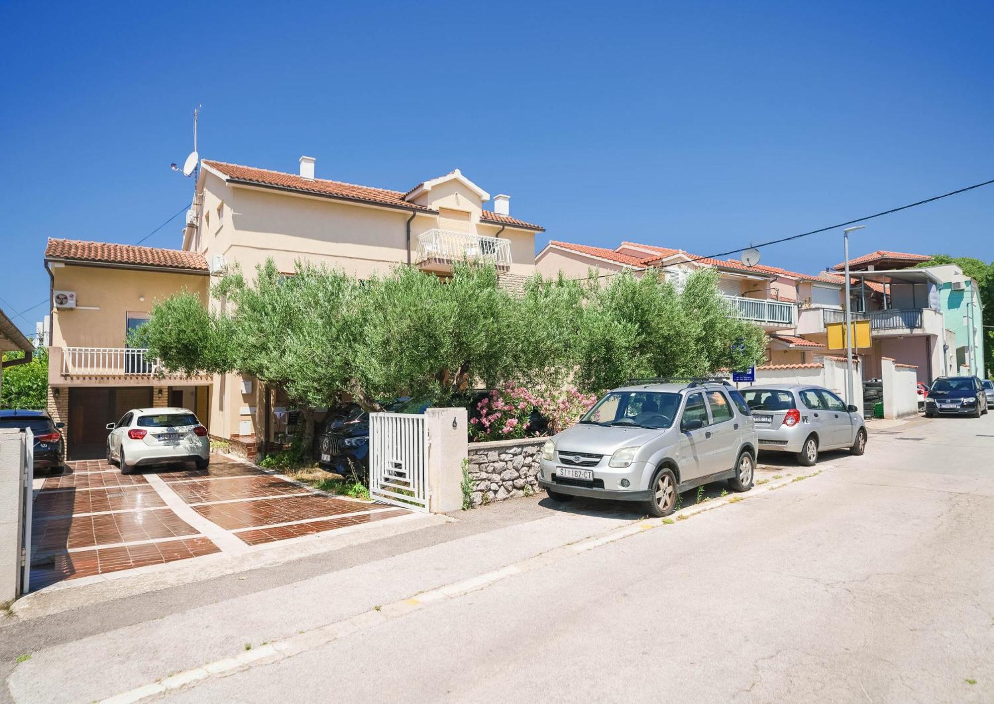 Apartment And Rooms Mrkovic Vodice Exteriör bild
