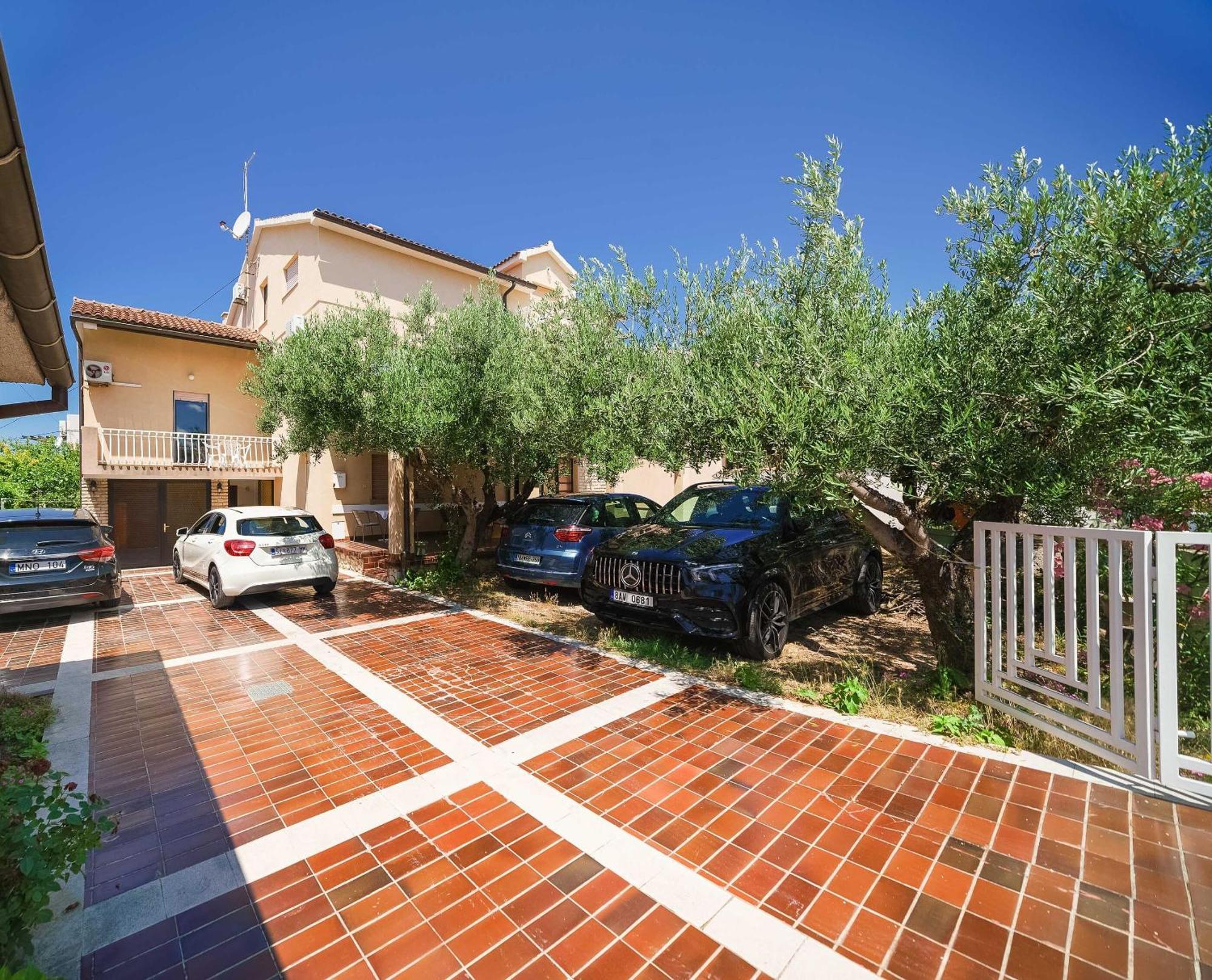 Apartment And Rooms Mrkovic Vodice Exteriör bild