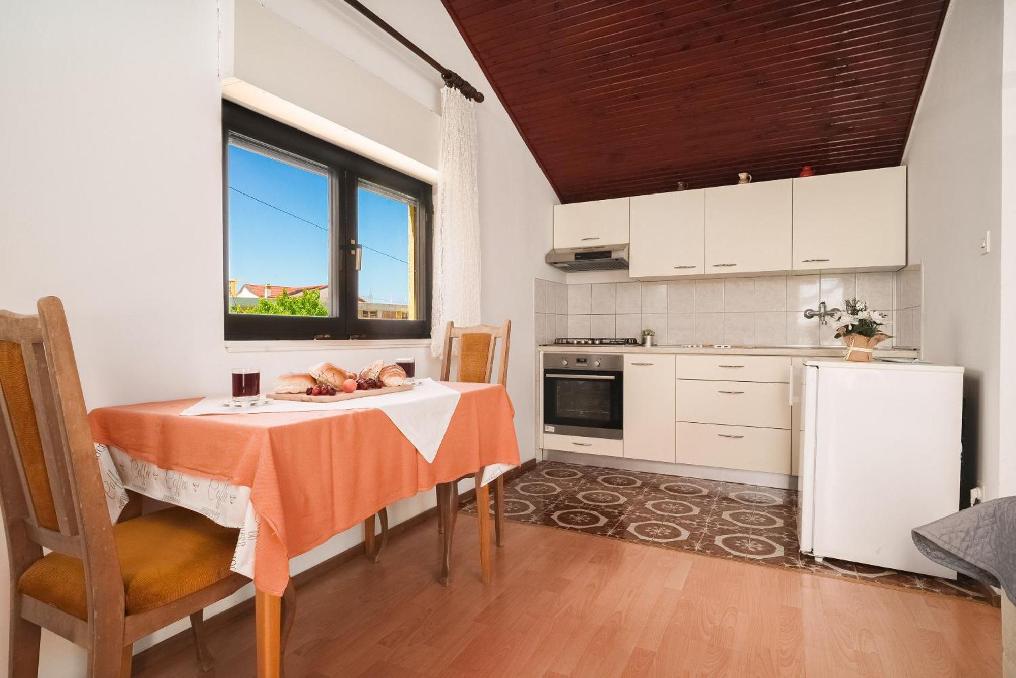 Apartment And Rooms Mrkovic Vodice Exteriör bild