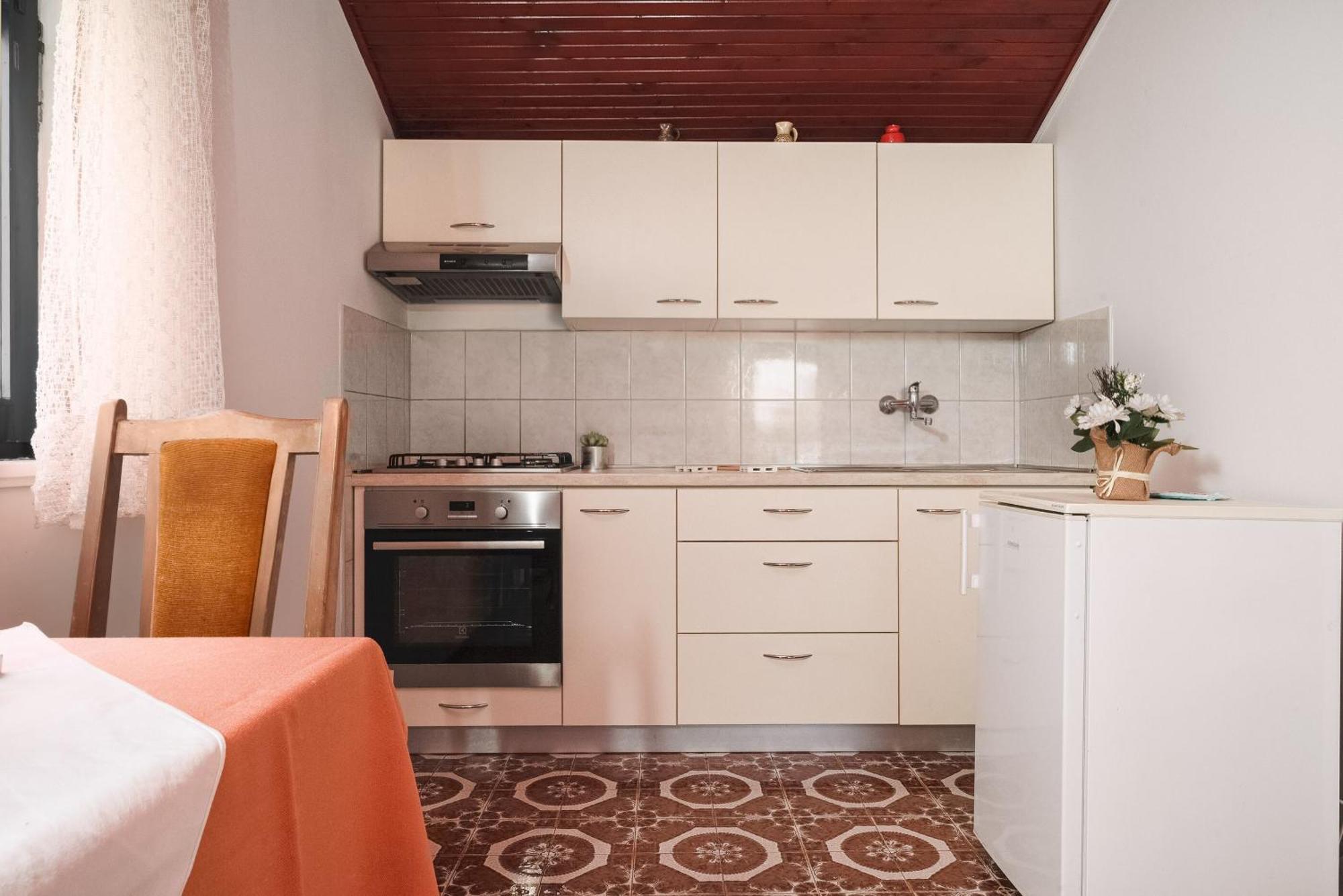 Apartment And Rooms Mrkovic Vodice Exteriör bild