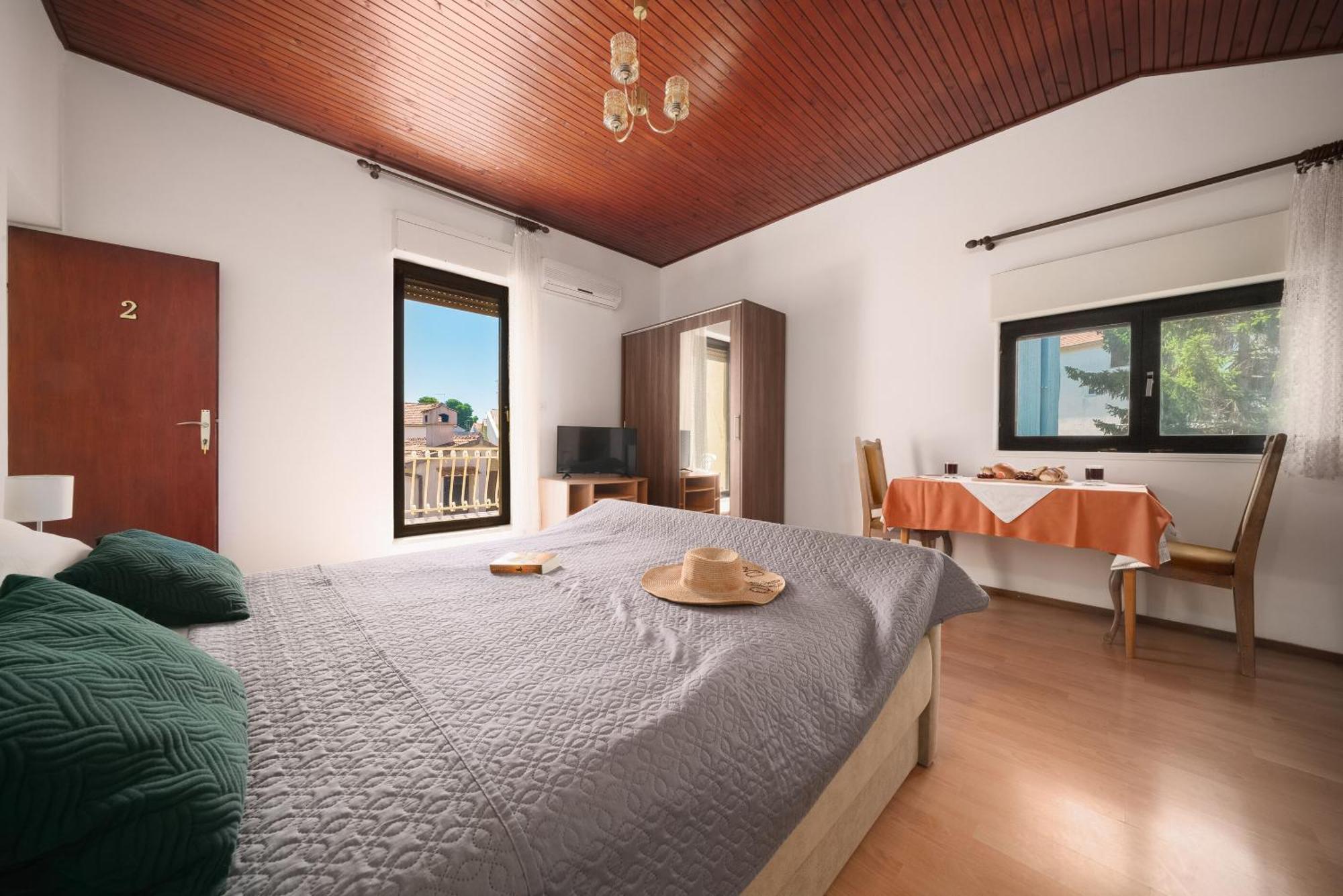 Apartment And Rooms Mrkovic Vodice Exteriör bild