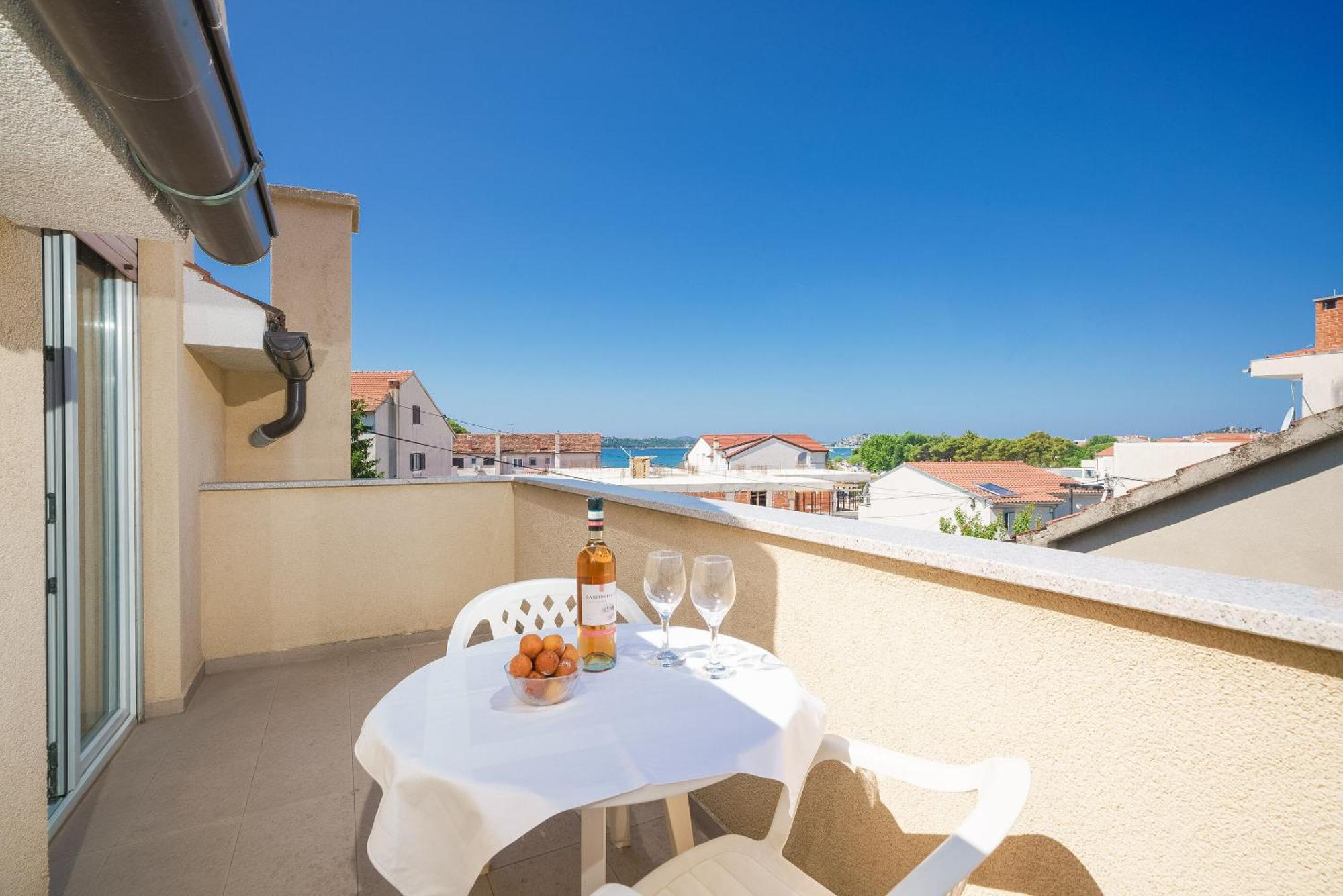 Apartment And Rooms Mrkovic Vodice Exteriör bild