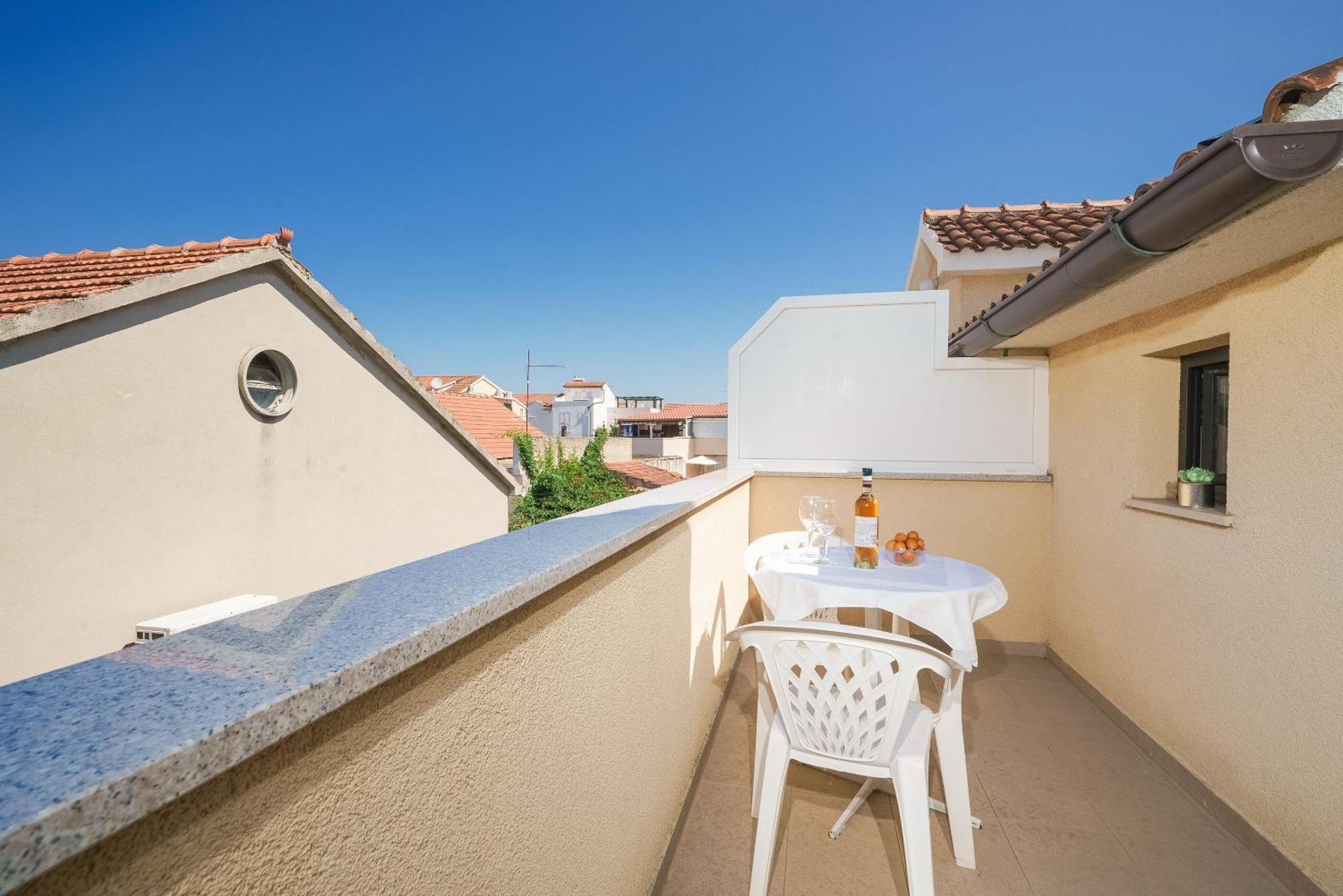 Apartment And Rooms Mrkovic Vodice Exteriör bild